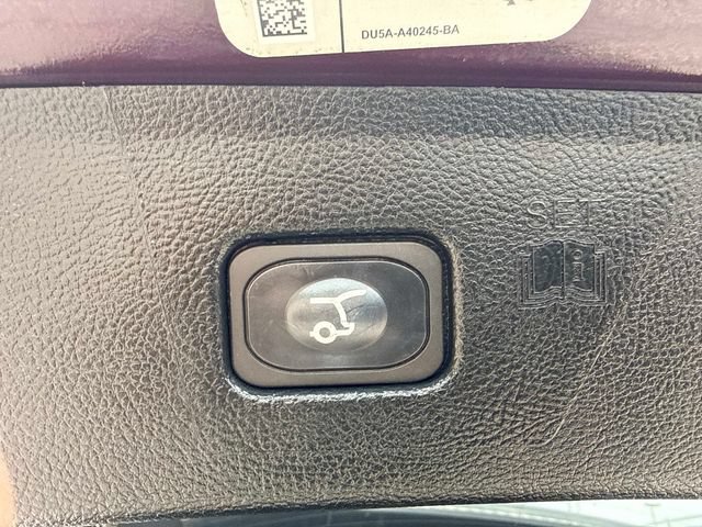 Used 2020 Ford Edge Titanium FWD image 19