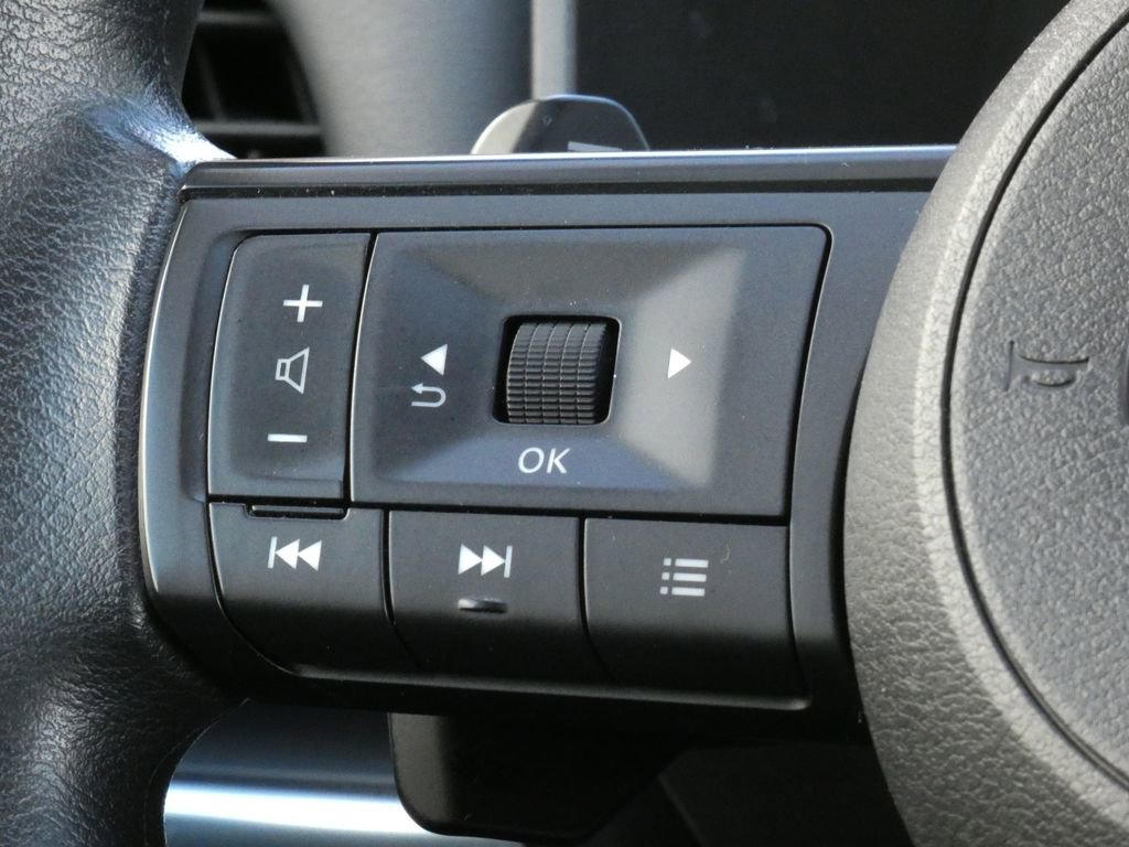 Used 2023 Nissan Rogue S AWD/4WD image 14