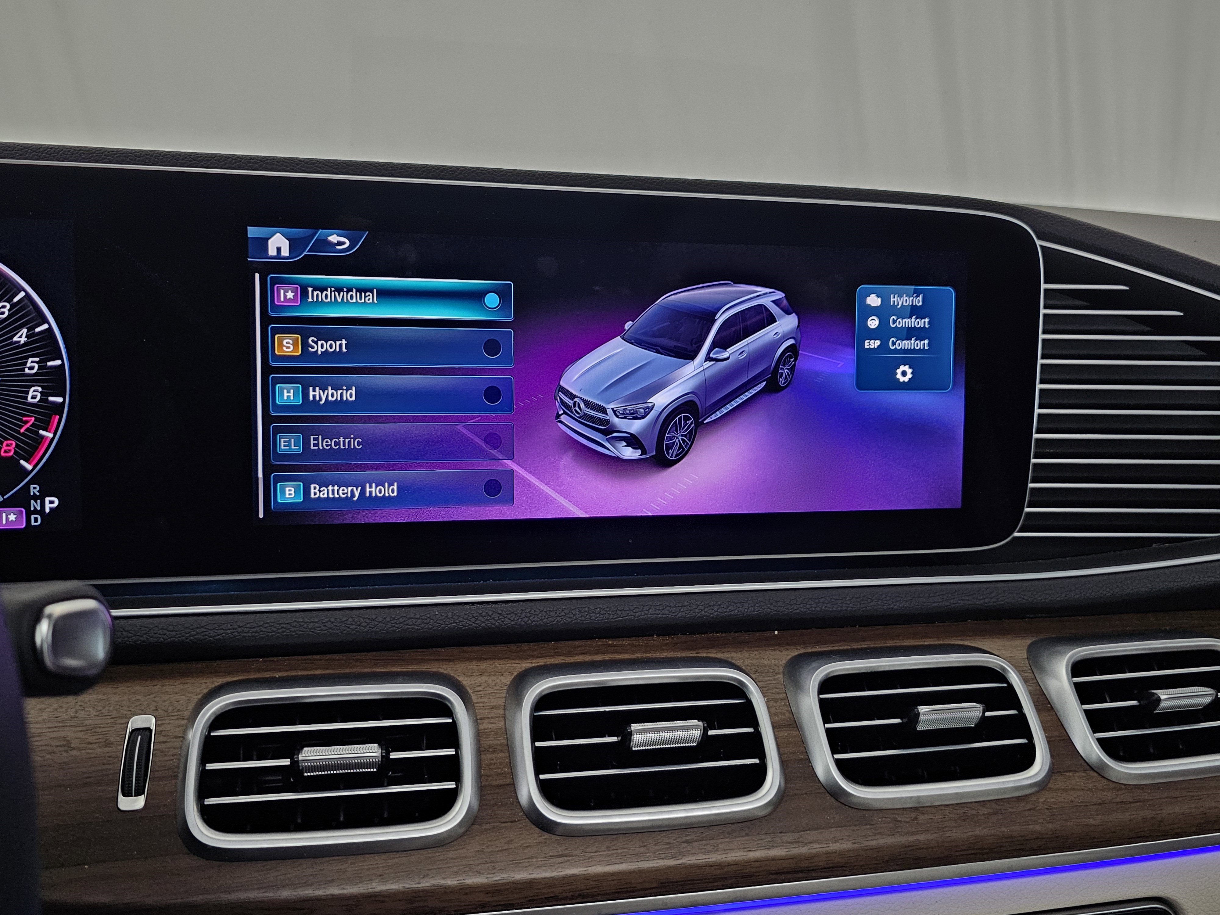 Used 2025 Mercedes-Benz GLE 450e 4MATIC image 38