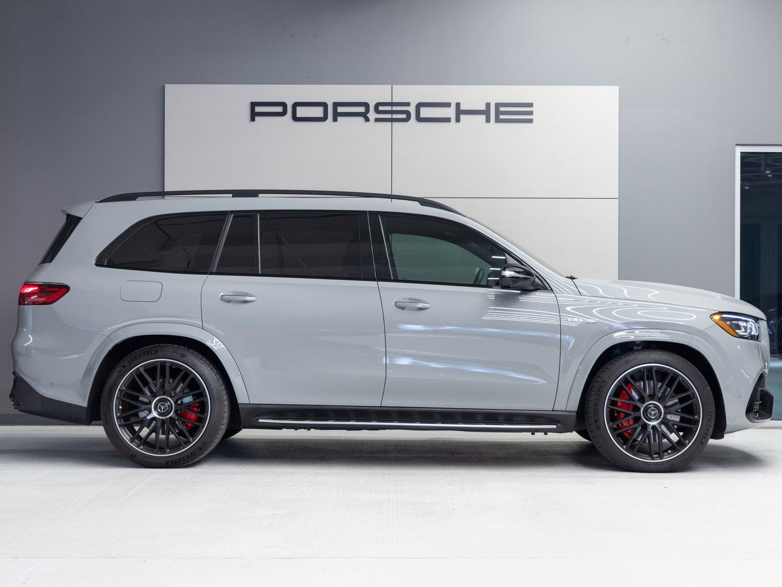 Used 2025 Mercedes-Benz GLS 63 AMG 4MATIC image 8