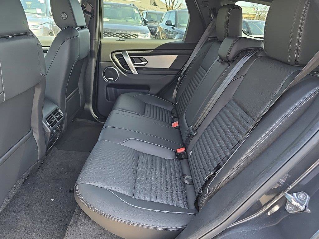 New 2025 Land Rover Discovery Sport Dynamic SE image 8