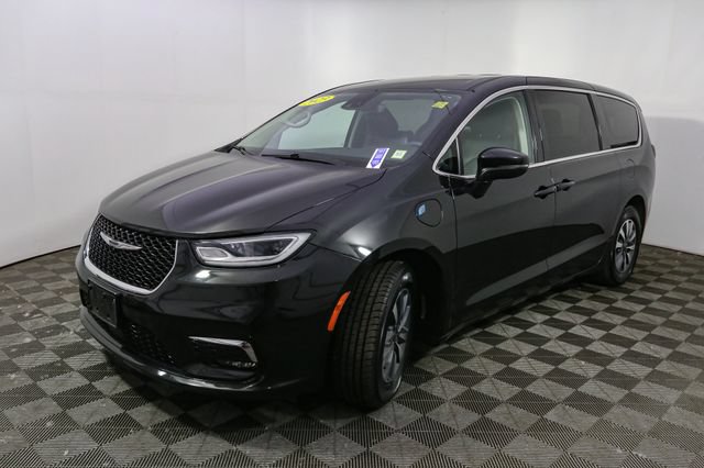 Used 2023 Chrysler Pacifica Touring-L FWD image 5
