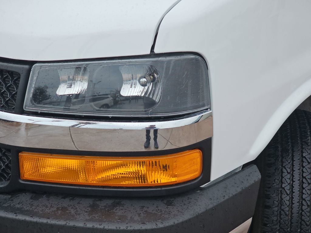 Used 2024 Chevrolet Express 2500 w/ Driver Convenience Package image 31