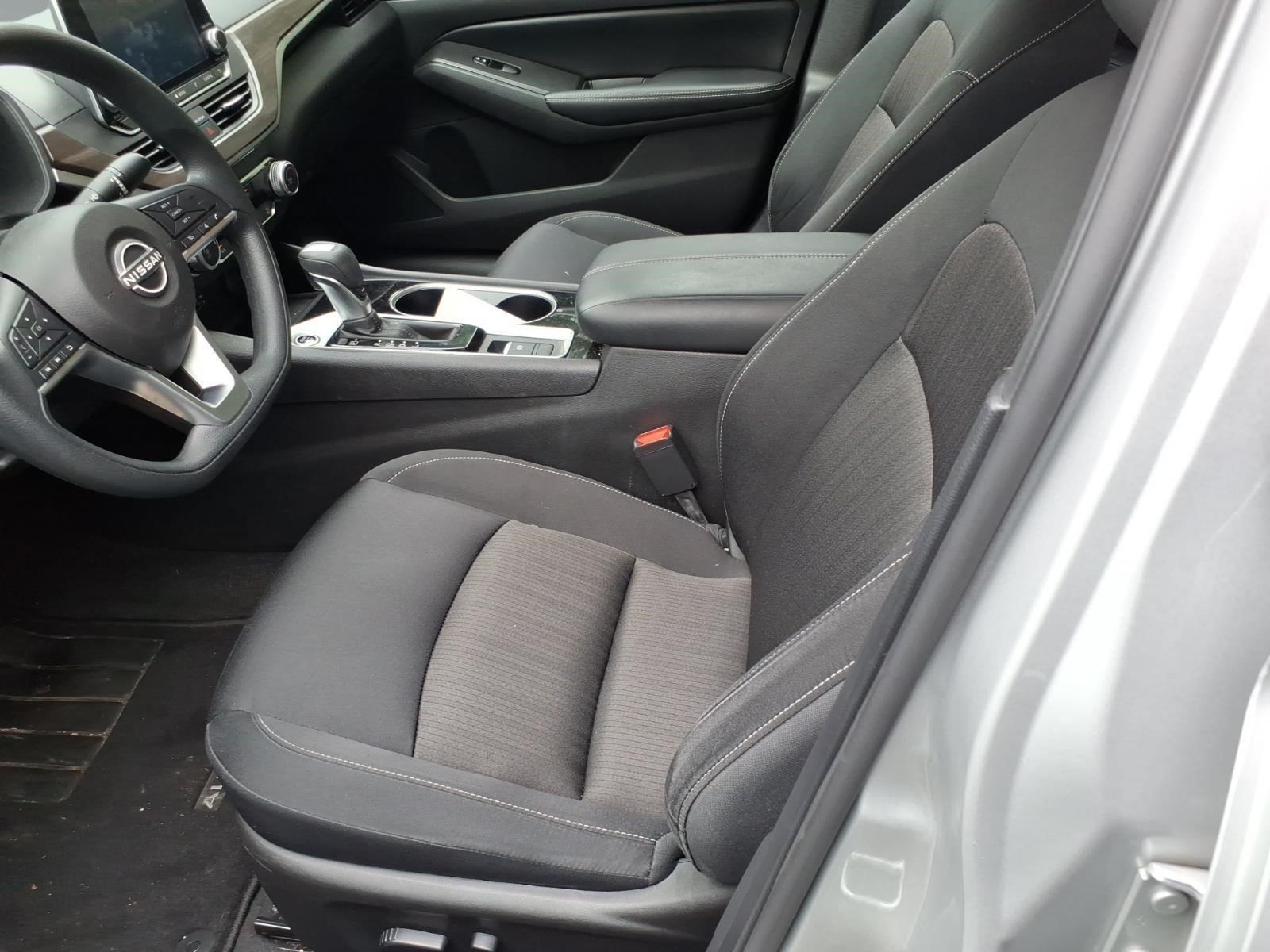 Used 2024 Nissan Altima 2.5 SV AWD/4WD image 8