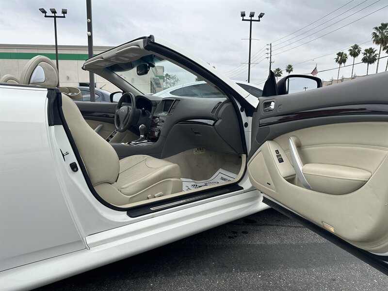 Used 2014 INFINITI Q60 Convertible w/ Premium Package RWD image 15
