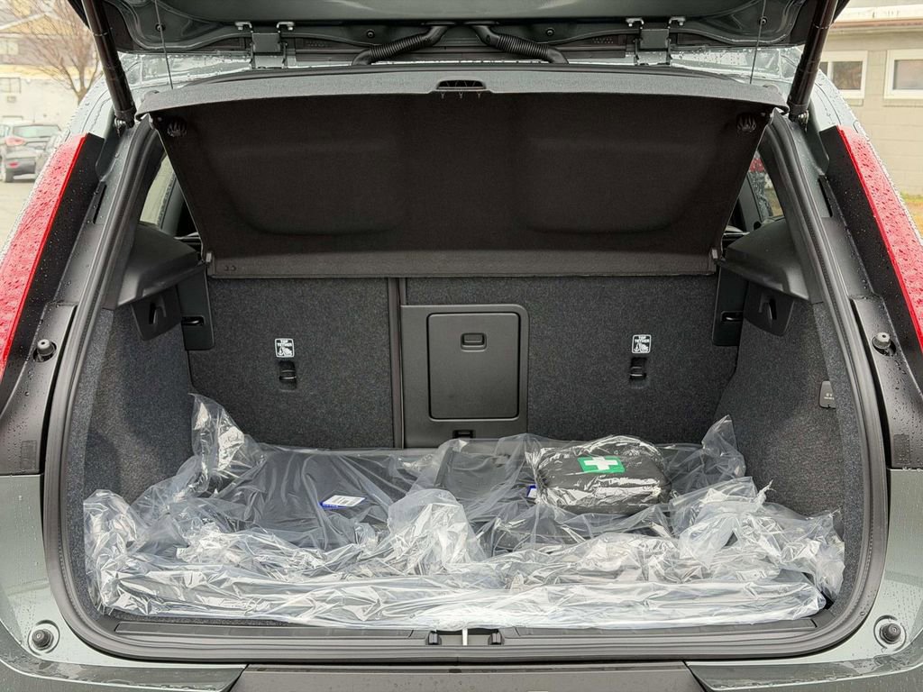 New 2026 Volvo XC40 B5 Ultra w/ Protection Package Premier image 13