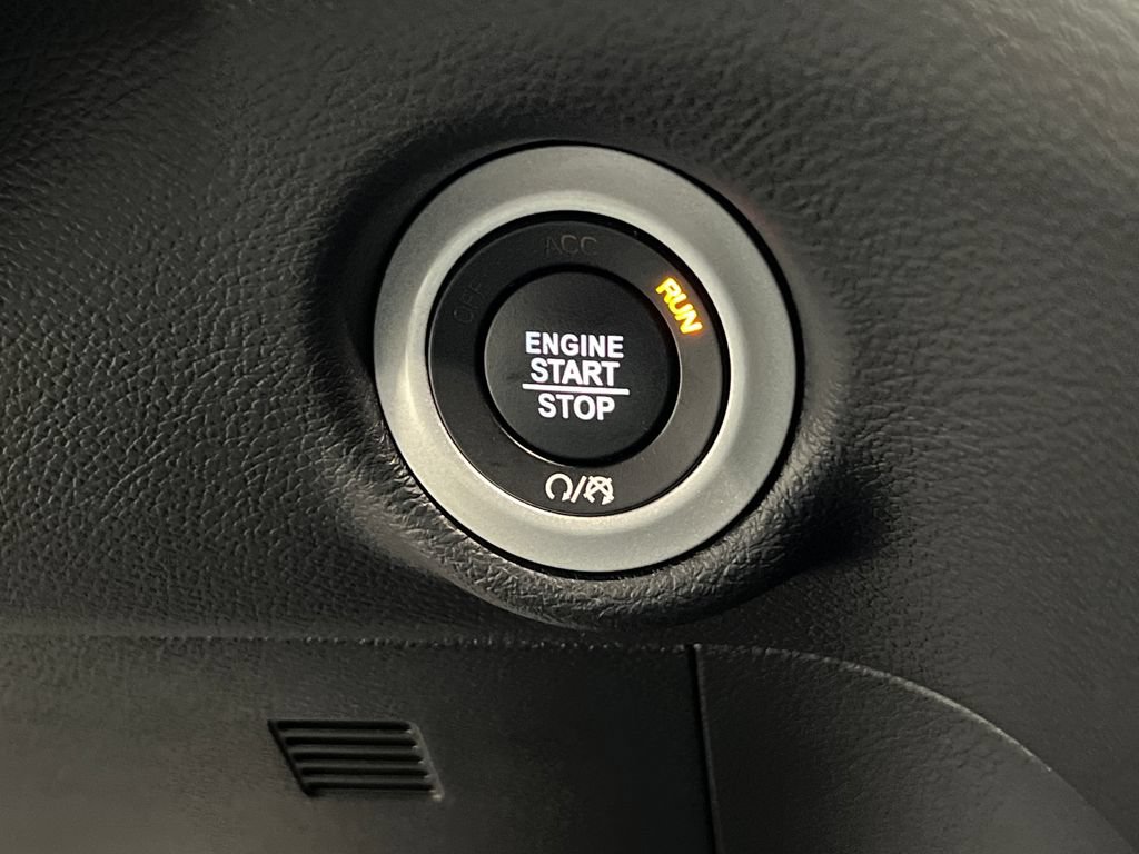 Used 2025 Chrysler Pacifica Select FWD image 60
