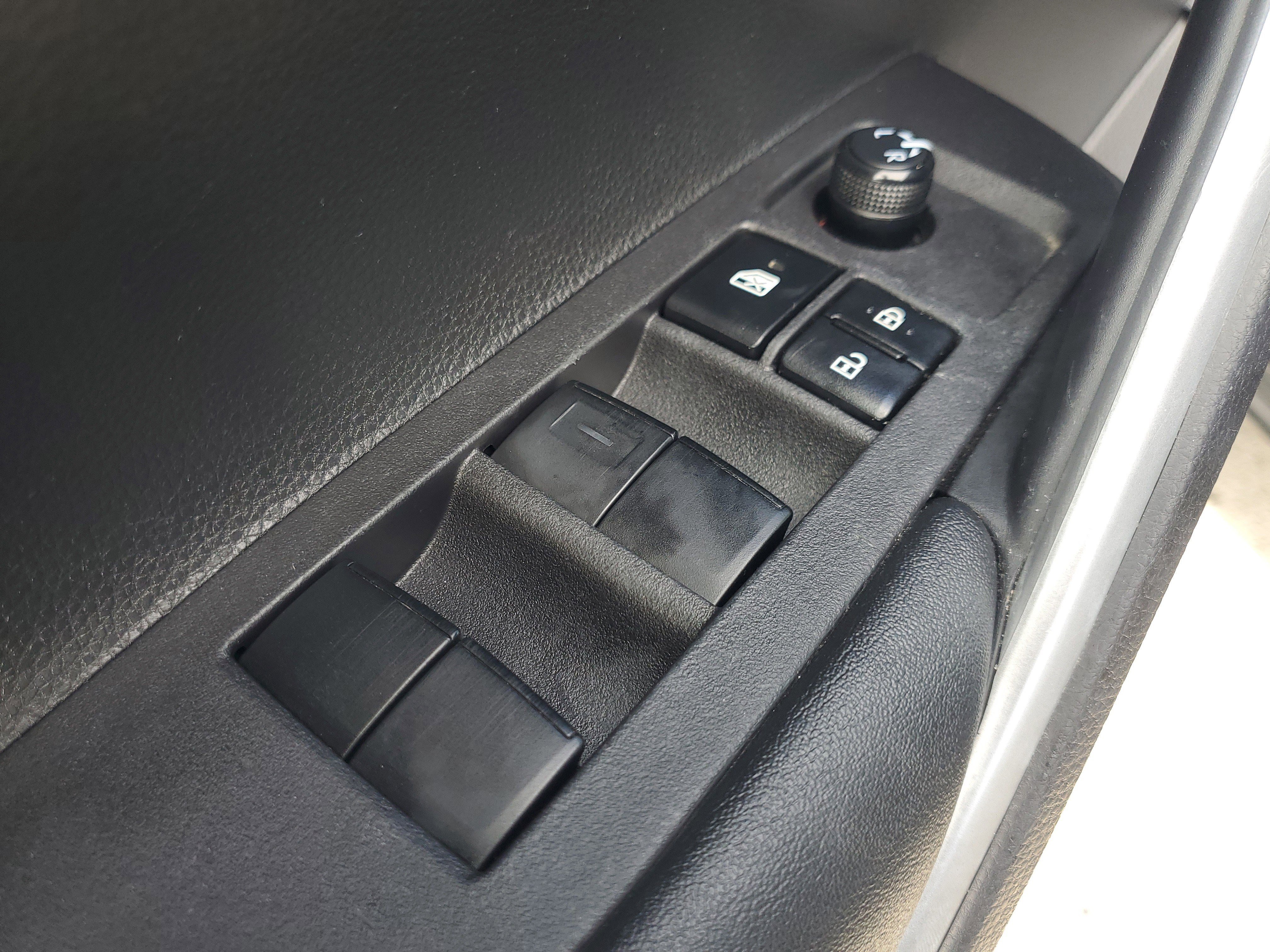 Used 2024 Toyota Corolla Cross XLE image 19