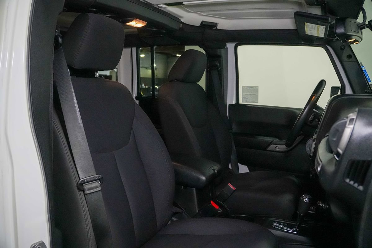 Used 2015 Jeep Wrangler Unlimited Sport w/ Quick Order Package 24S AWD/4WD image 28