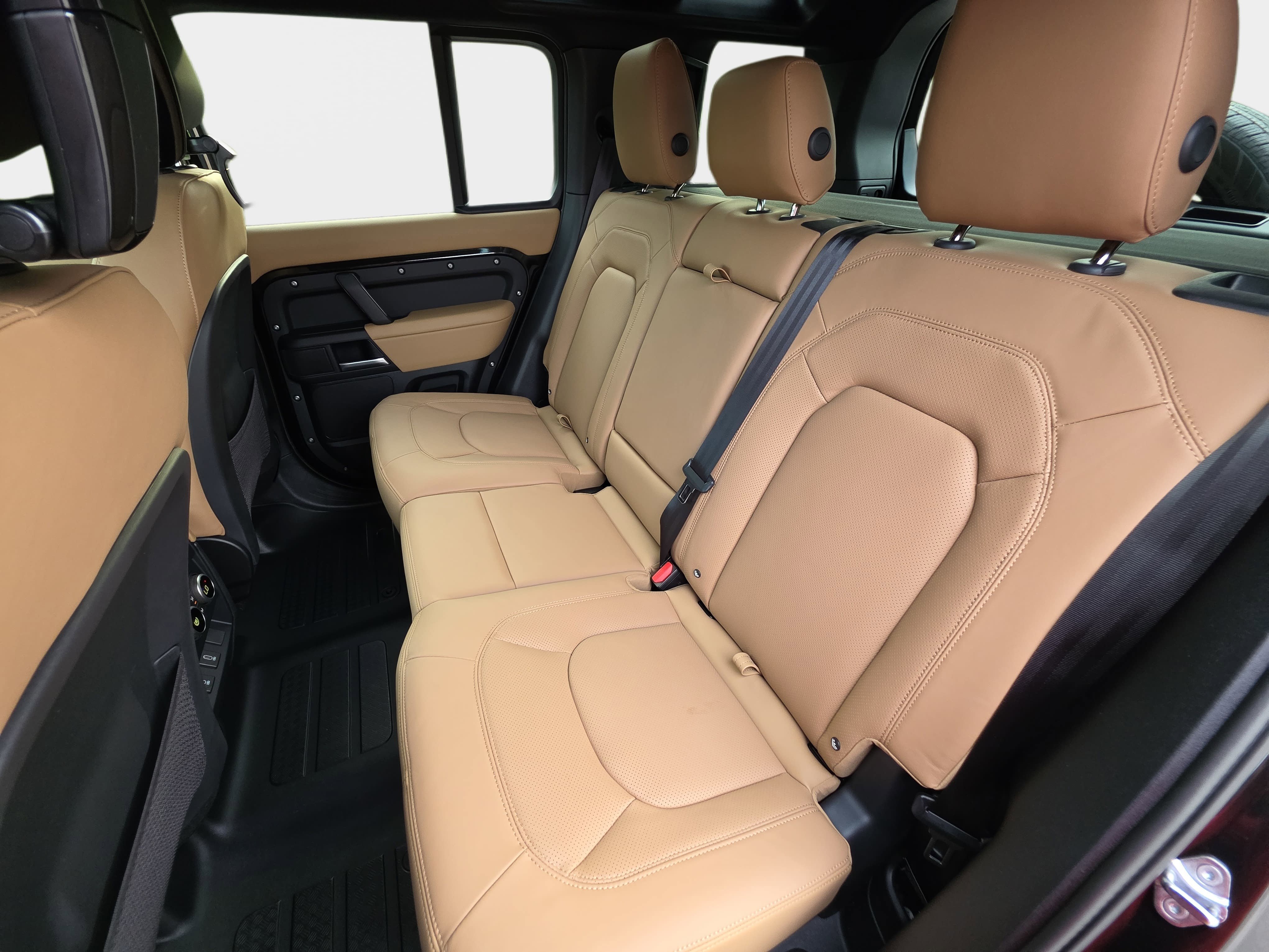 New 2026 Land Rover Defender 110 X-Dynamic SE AWD/4WD image 13