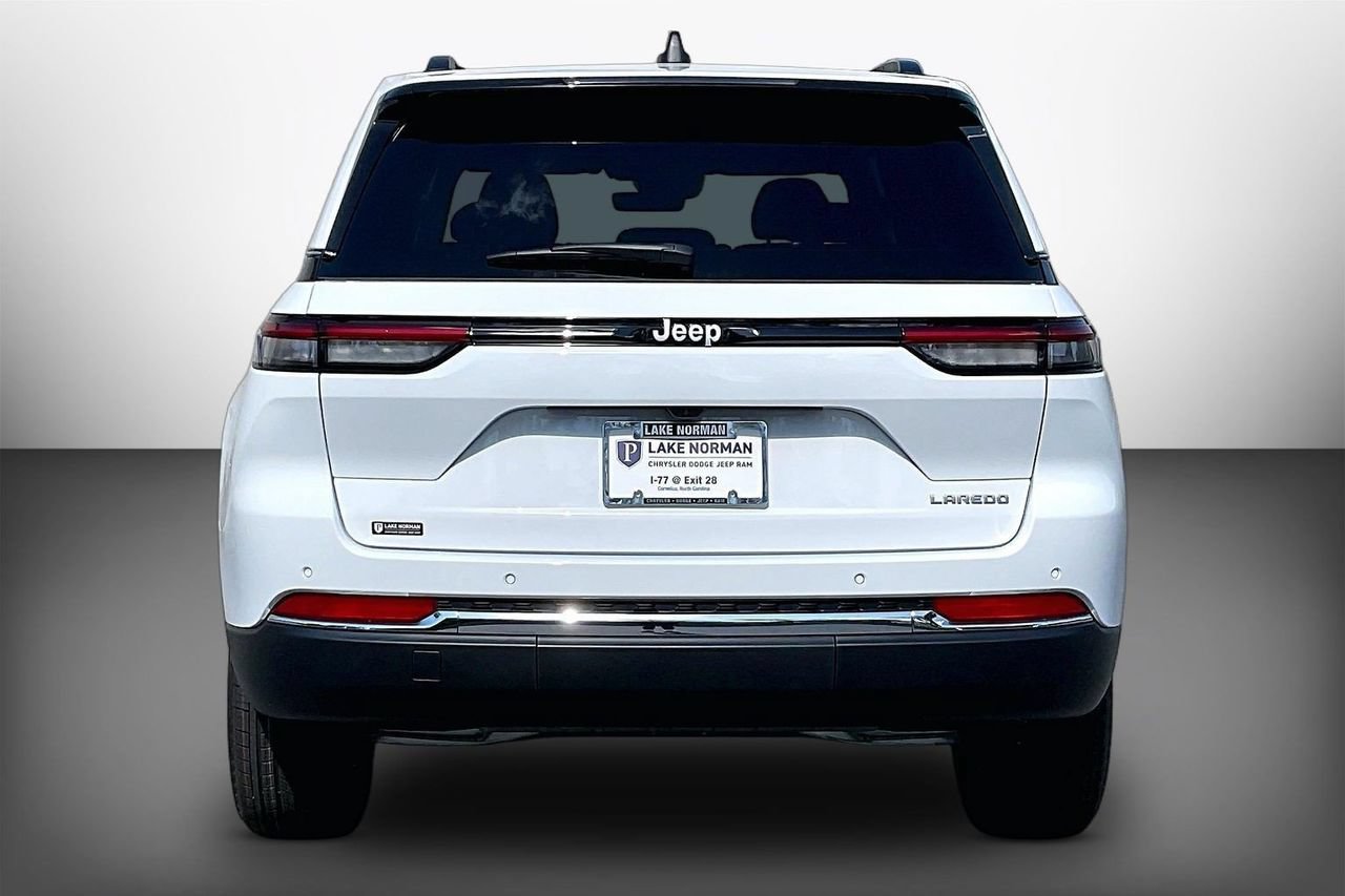 New 2027 Jeep Grand Cherokee Laredo RWD image 7