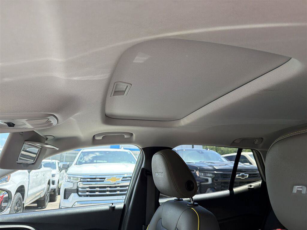 Used 2025 Chevrolet Trax ACTIV w/ Sunroof Package FWD image 16