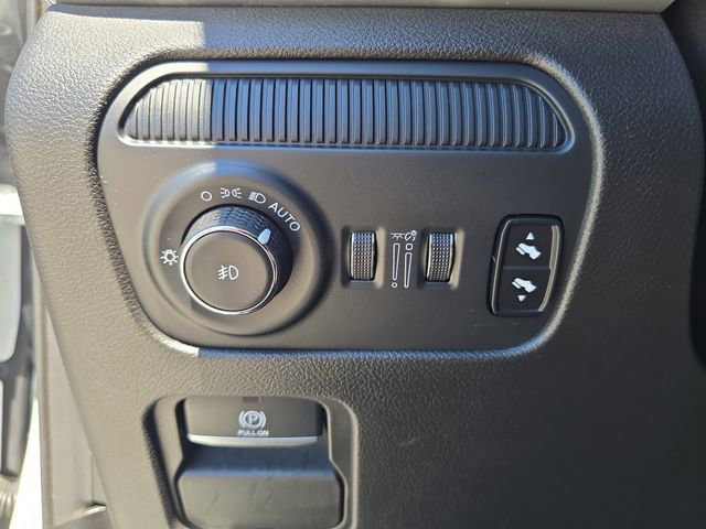 Certified 2024 Jeep Wagoneer Series II w/ Flexible Seating Group image 22