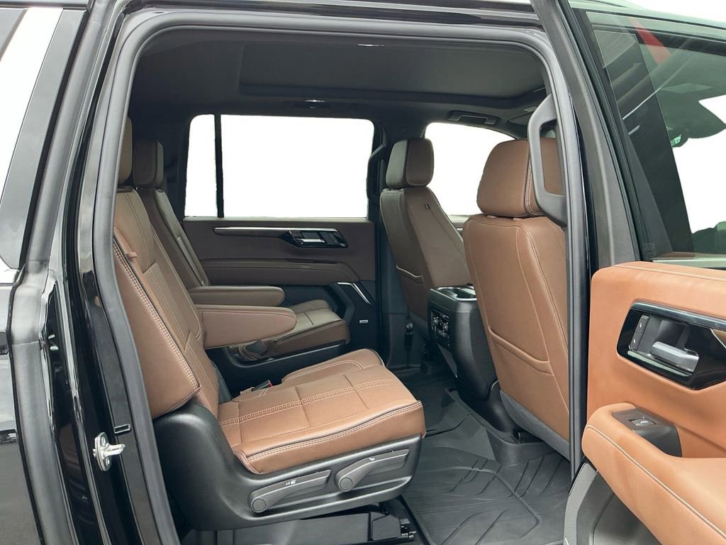 Used 2026 Chevrolet Suburban High Country w/ Sun And Tow Package RWD image 23