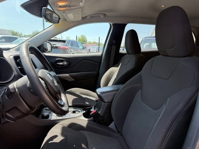Used 2021 Jeep Cherokee Latitude AWD/4WD image 20
