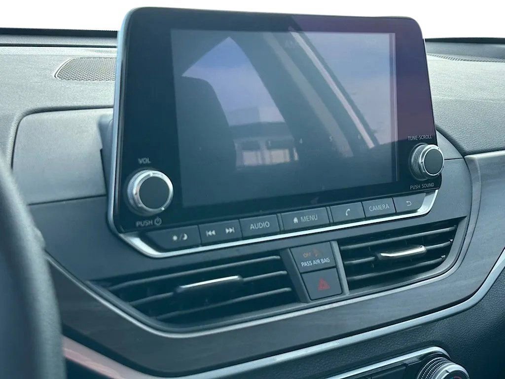 Used 2024 Nissan Altima 2.5 SV image 25