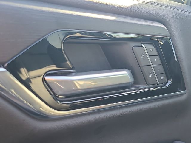 Used 2025 GMC Yukon XL Denali AWD/4WD image 17