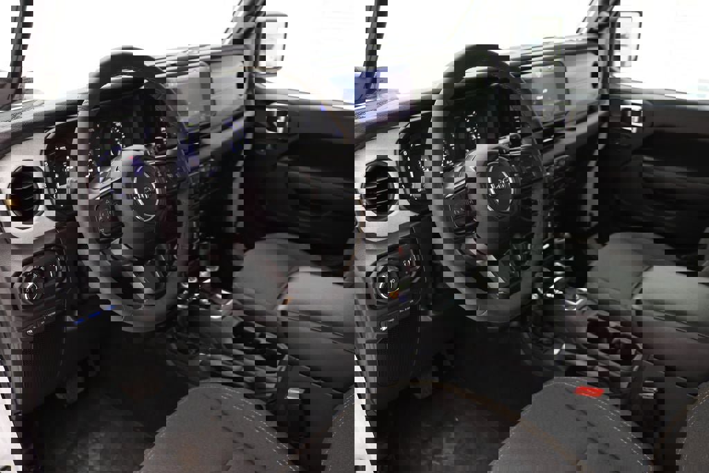 Used 2024 Jeep Wrangler Unlimited image 14