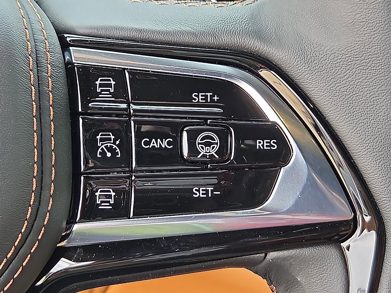 New 2026 Jeep Grand Cherokee Summit w/ Obsidian Package AWD/4WD image 19