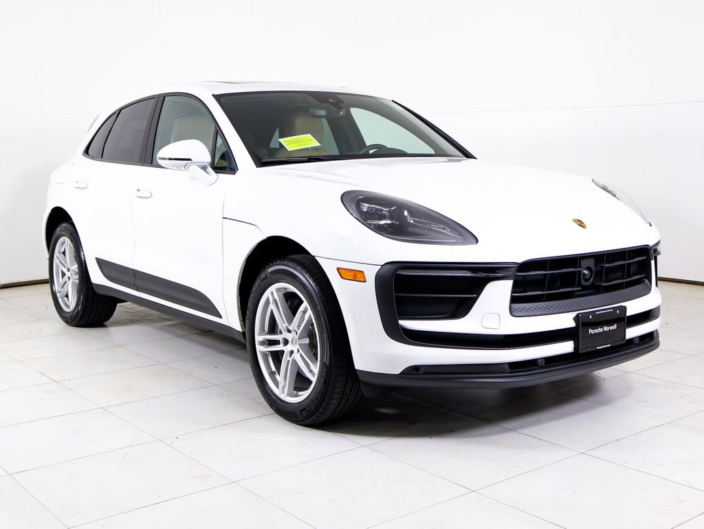 Certified 2025 Porsche Macan AWD/4WD image 29