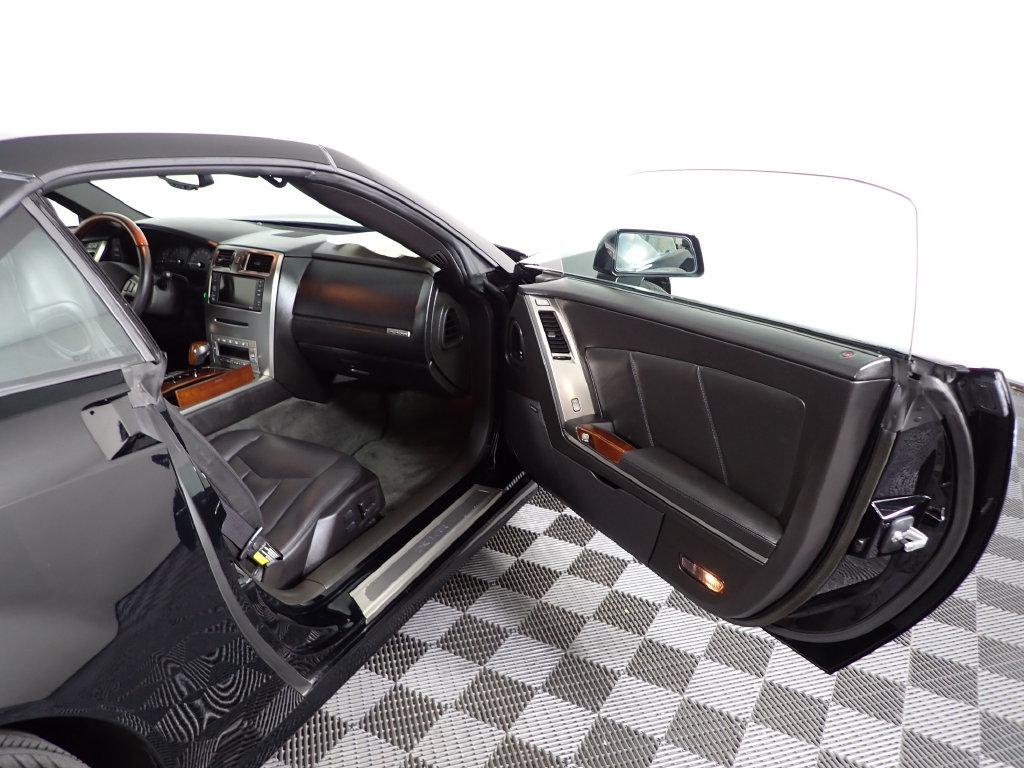 Used 2005 Cadillac XLR RWD image 28