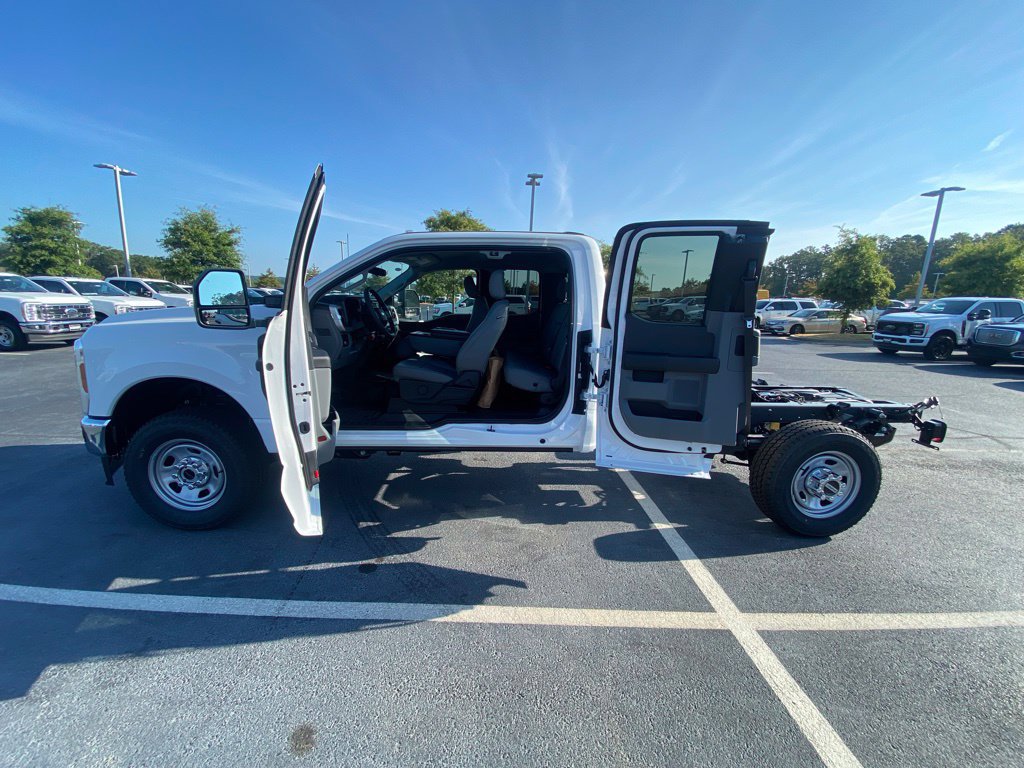 New 2026 Ford F350 XL w/ XL Chrome Package AWD/4WD image 25