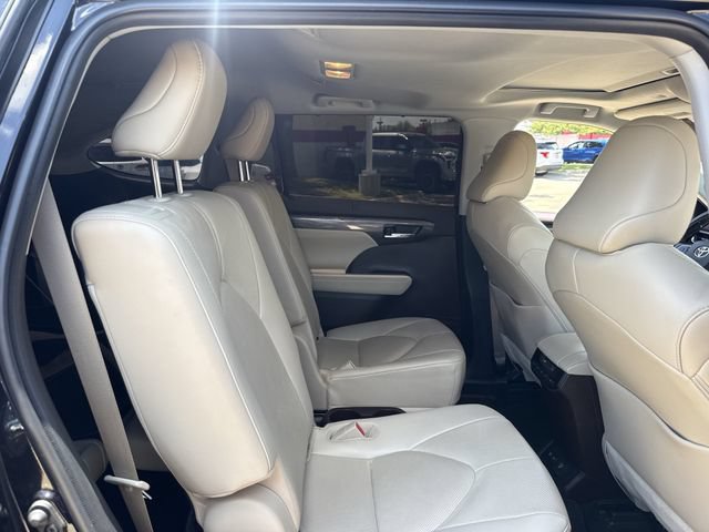 Used 2021 Toyota Highlander Limited FWD image 34