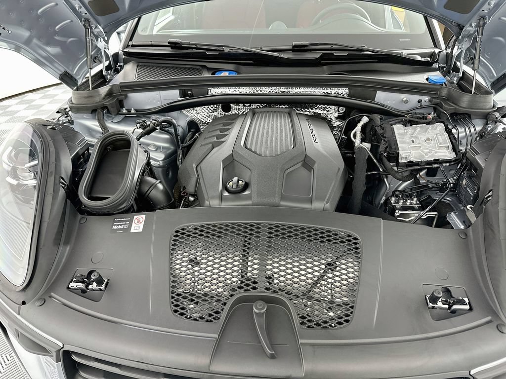 New 2026 Porsche Macan AWD/4WD image 32