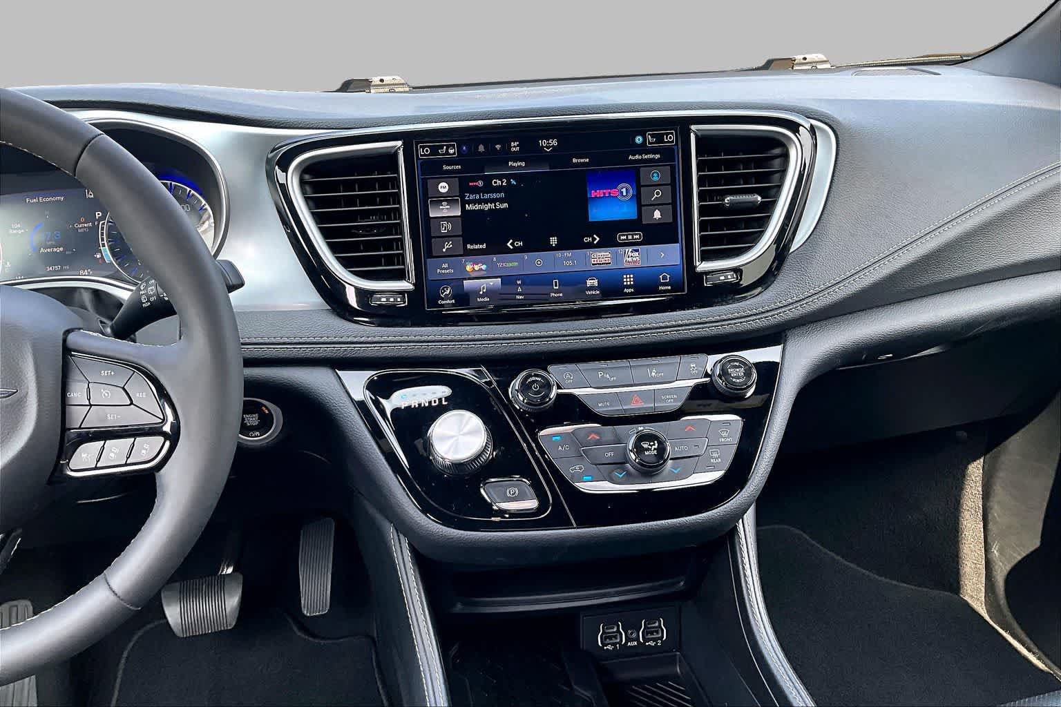 Used 2025 Chrysler Pacifica Limited FWD image 7