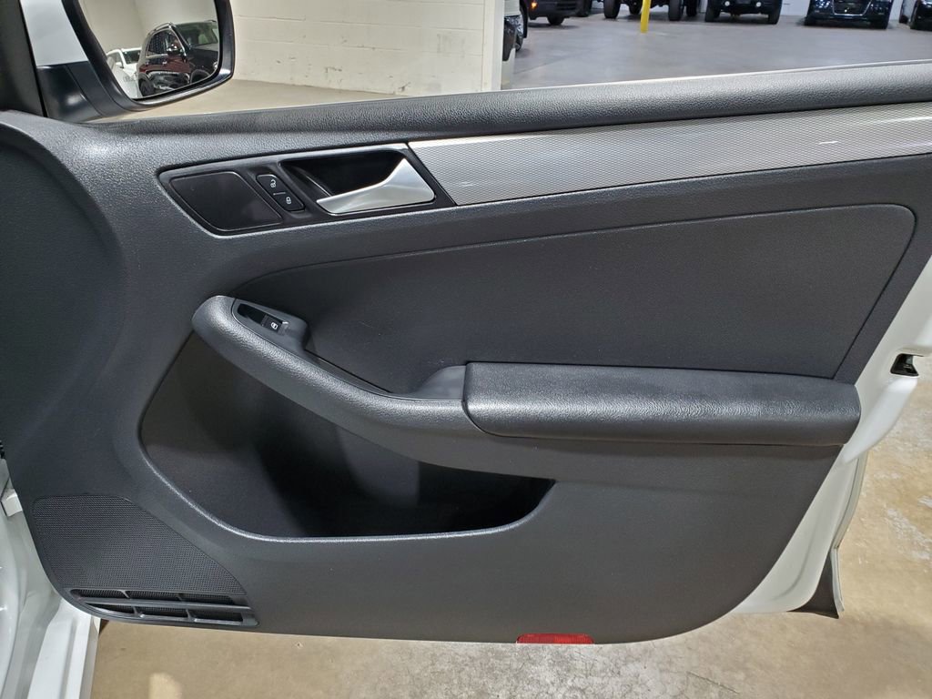 Used 2017 Volkswagen Jetta S image 16