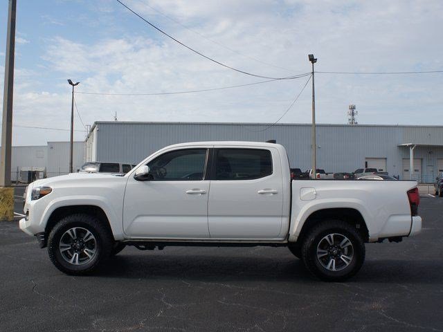 Used 2020 Toyota Tacoma TRD Sport w/ Technology Package image 11