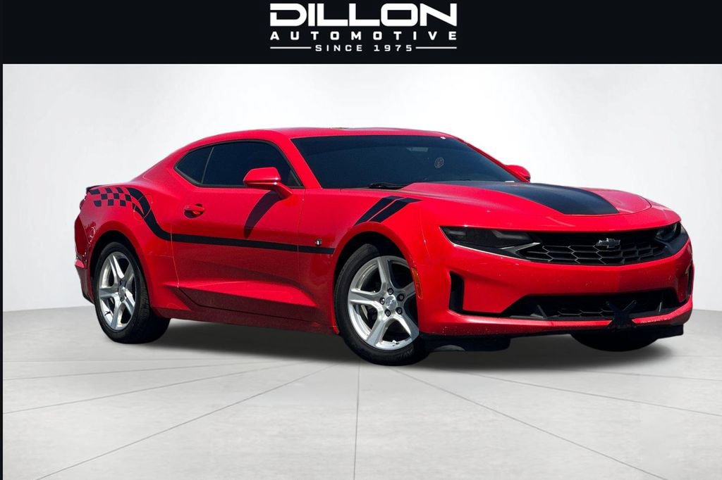 Used 2020 Chevrolet Camaro LT RWD image 2