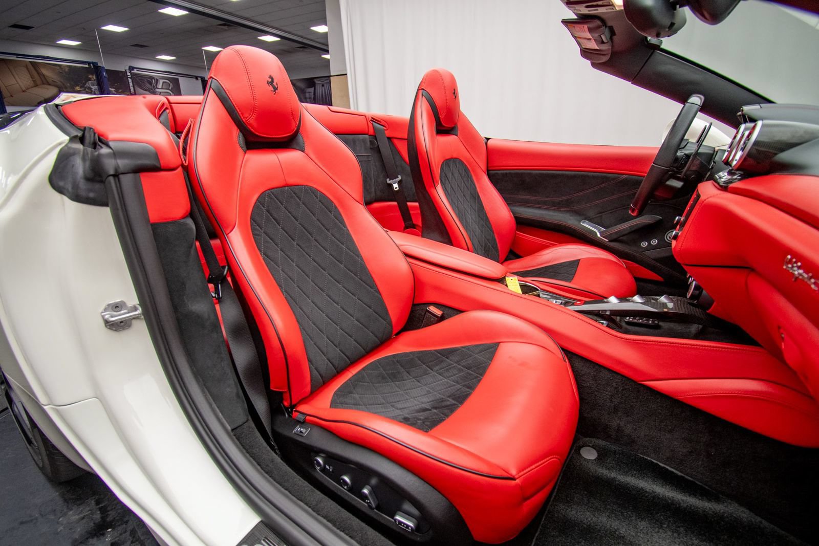 Used 2016 Ferrari California T RWD image 14