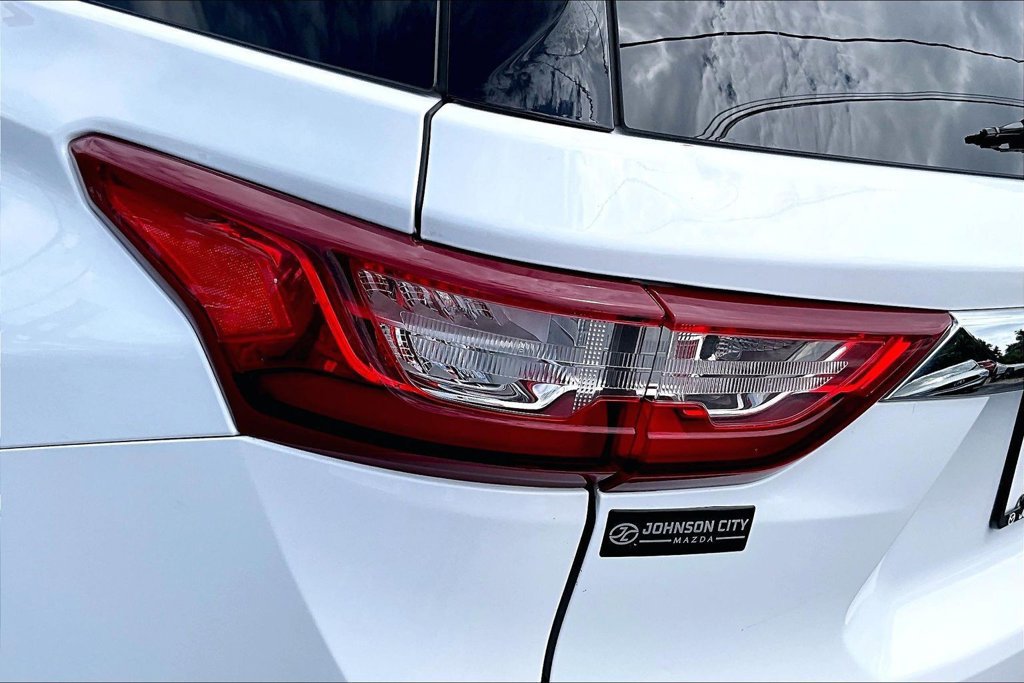 Used 2020 Chevrolet Traverse LT w/ Driver Confidence II Package AWD/4WD image 31
