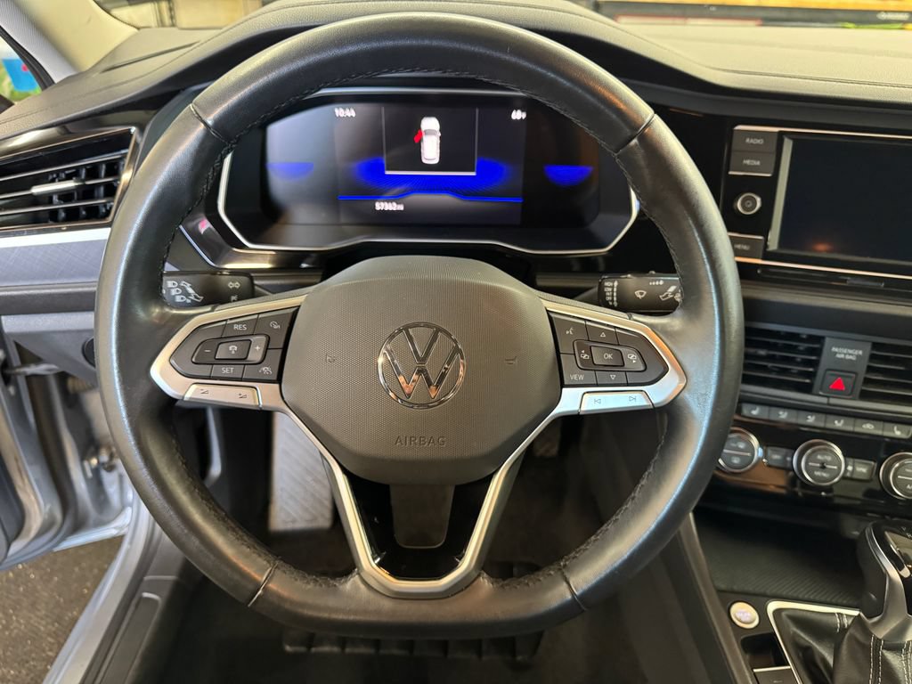 Used 2024 Volkswagen Jetta SE FWD image 18