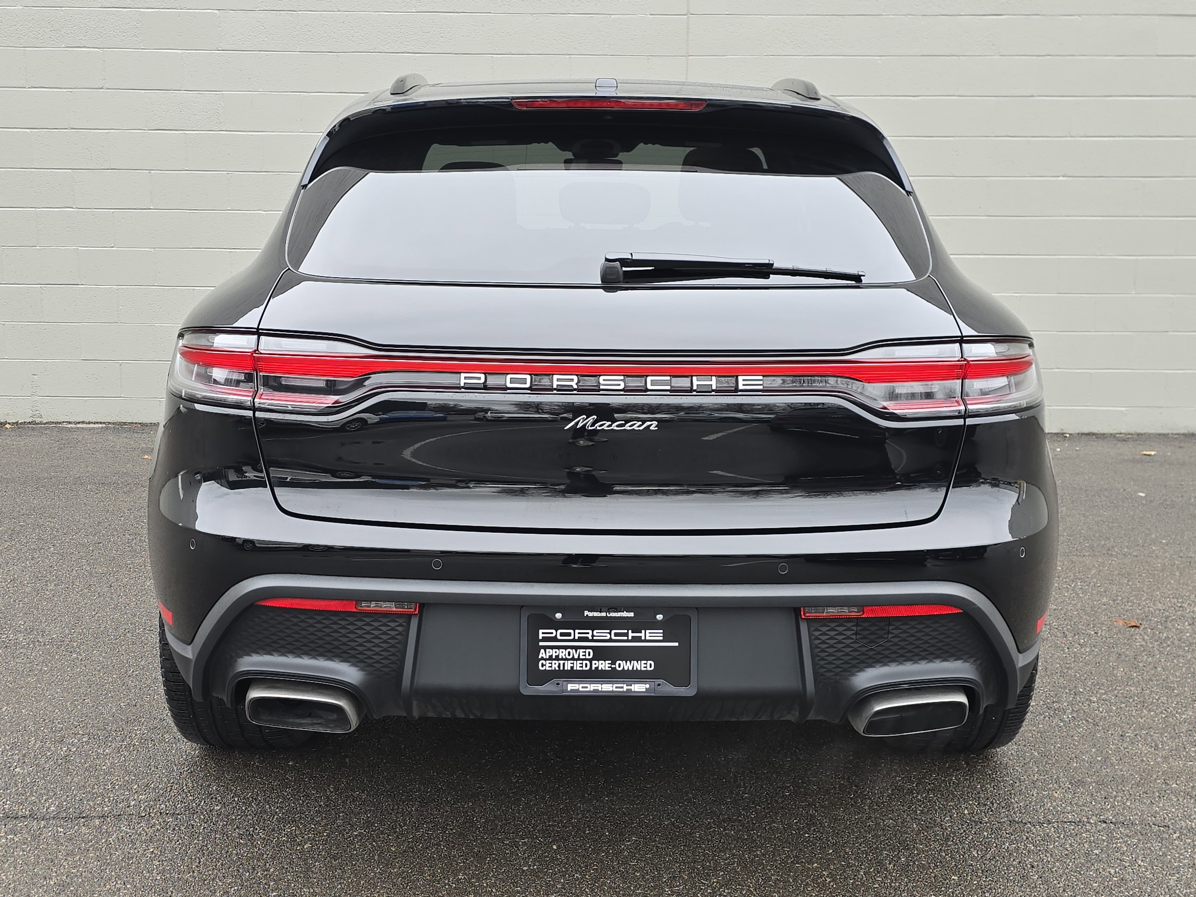 Certified 2025 Porsche Macan image 8