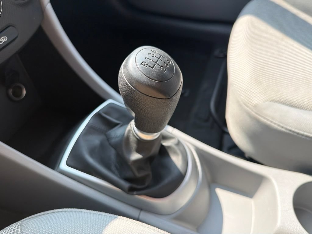 Used 2012 Hyundai Accent GLS FWD image 29