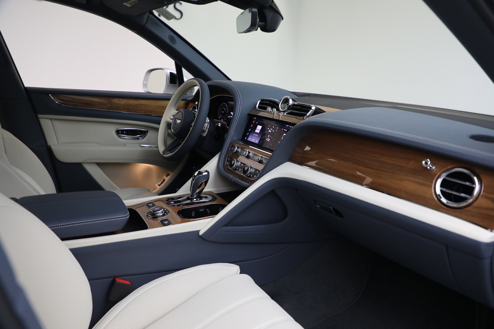 New 2025 Bentley Bentayga Extended Wheelbase image 23