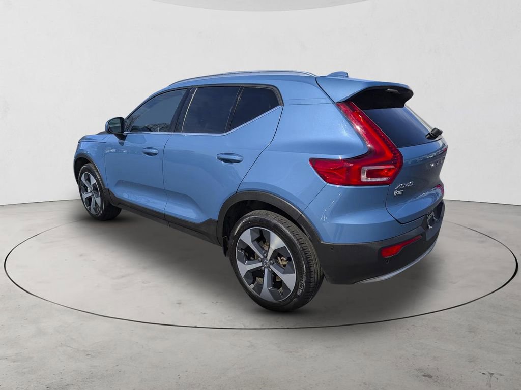 Certified 2025 Volvo XC40 B5 Plus AWD/4WD image 8