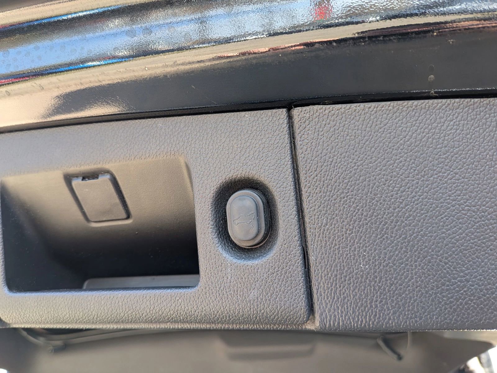 Used 2020 Chevrolet Suburban Premier image 31