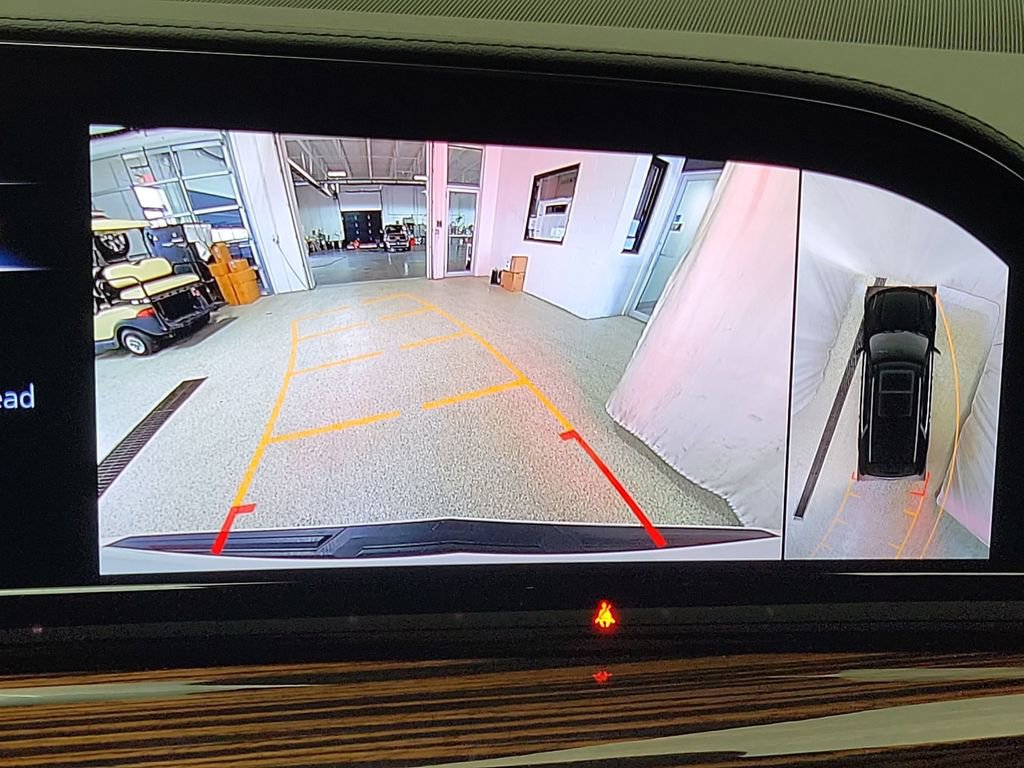 Used 2023 Cadillac Escalade Premium Luxury w/ LPO, Floor Liner Package AWD/4WD image 16