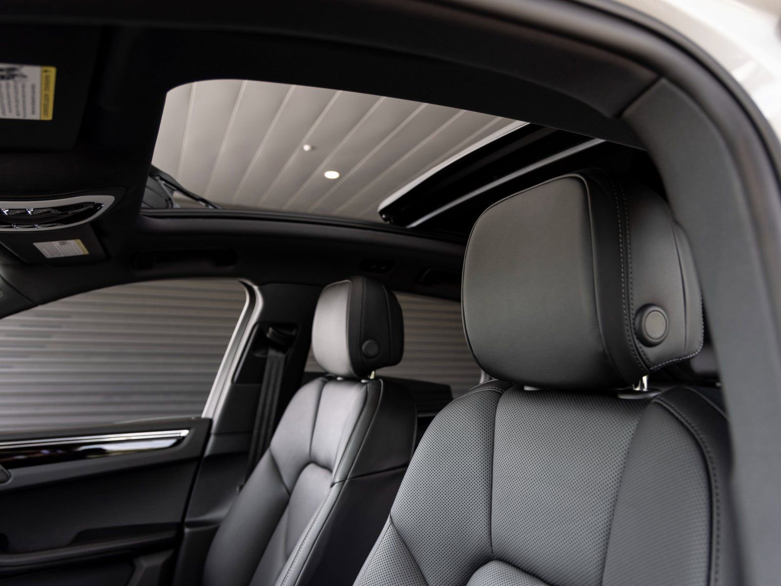 Certified 2025 Porsche Macan image 23