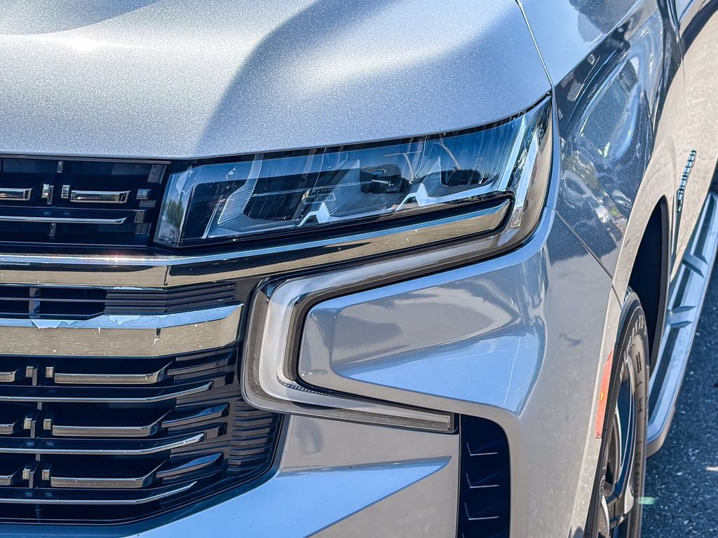 Used 2021 Chevrolet Suburban RST w/ Luxury Package AWD/4WD image 7