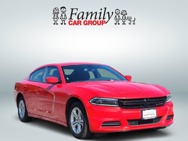 Used 2022 Dodge Charger SXT RWD image 2