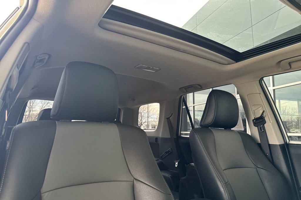 Used 2023 Toyota 4Runner SR5 Premium w/ Moonroof Package AWD/4WD image 17