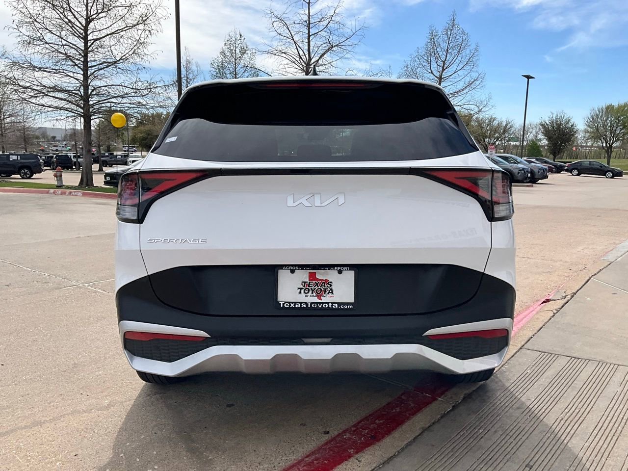 Used 2025 Kia Sportage LX image 7