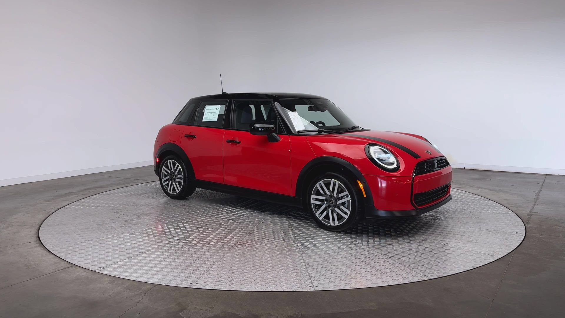 Used 2026 MINI Cooper 4-Door Hardtop FWD image 2