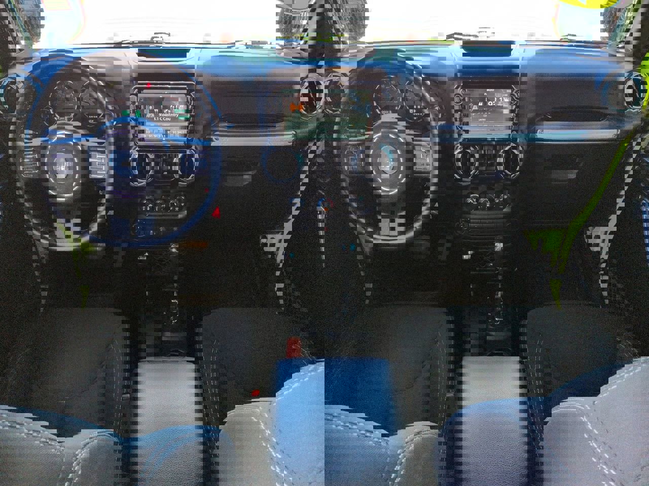 Used 2016 Jeep Wrangler Unlimited Sahara w/ Connectivity Group AWD/4WD image 13