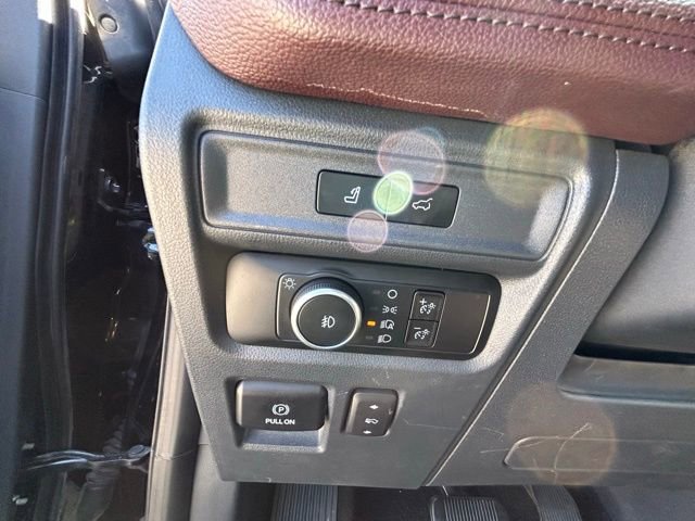 Used 2023 Ford Expedition Max Limited image 21