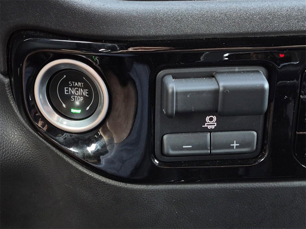 Used 2022 Chevrolet Silverado 1500 ZR2 w/ Technology Package image 29